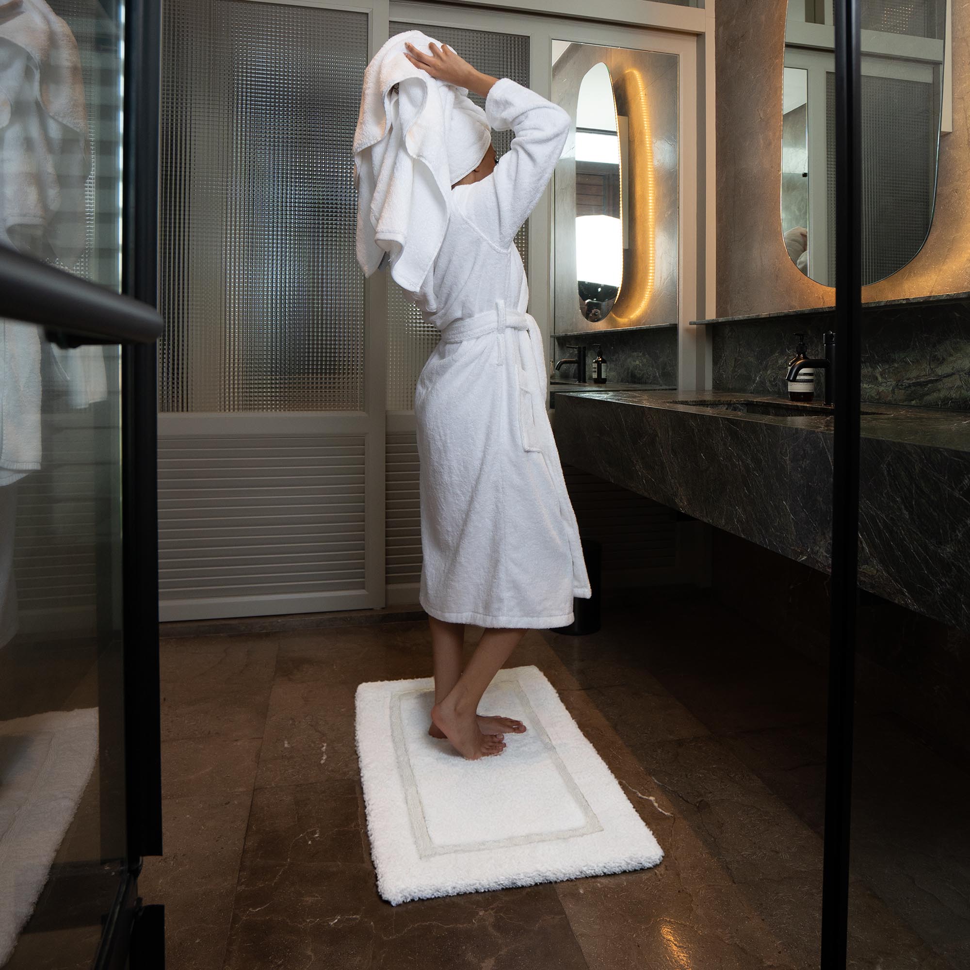 Ultraplush Skid-Resistant Bath Mat — 2500 GSM Cotton Bathroom Rug